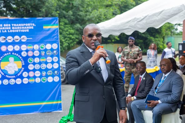Remise officielle de matériels informatiques et de véhicules à l’Administration