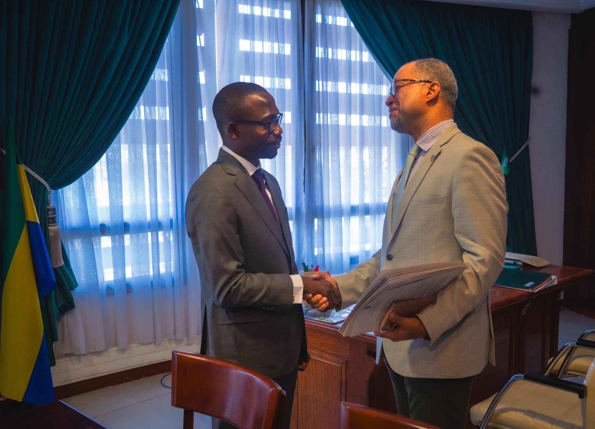 𝐑𝐞𝐧𝐜𝐨𝐧𝐭𝐫𝐞 𝐞𝐧𝐭𝐫𝐞 𝐥𝐞 𝐌𝐢𝐧𝐢𝐬𝐭𝐫𝐞 𝐝𝐞 𝐥’𝐄𝐧𝐯𝐢𝐫𝐨𝐧𝐧𝐞𝐦𝐞𝐧𝐭 𝐞𝐭 𝐥𝐞 𝐑𝐞𝐩𝐫𝐞́𝐬𝐞𝐧𝐭𝐚𝐧𝐭 𝐑𝐞́𝐬𝐢𝐝𝐞𝐧𝐭 𝐝𝐮 𝐏𝐍𝐔𝐃 𝐚𝐮 𝐆𝐚𝐛𝐨𝐧