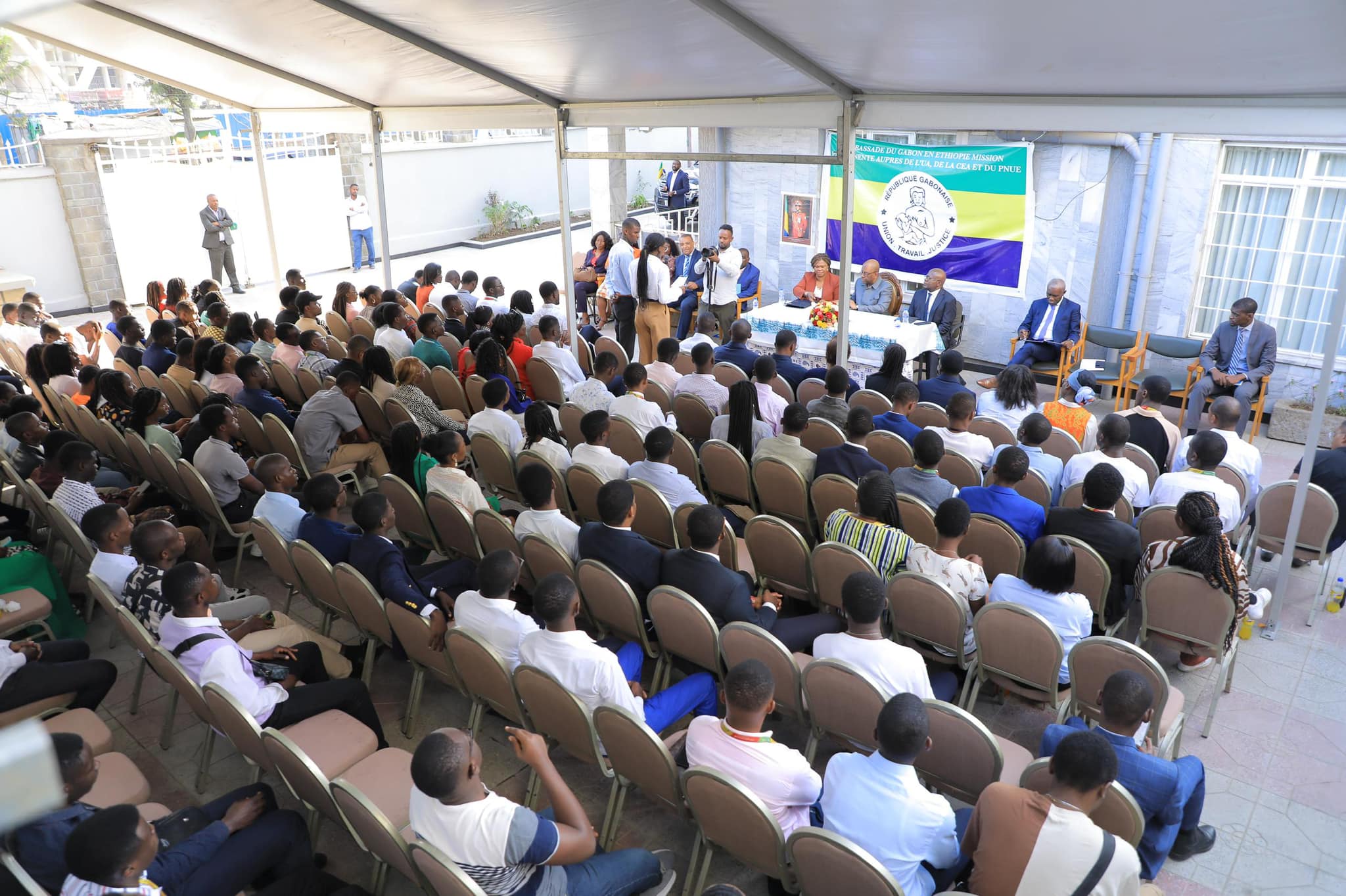 𝗥𝗲𝗻𝗰𝗼𝗻𝘁𝗿𝗲 𝗲𝗻𝘁𝗿𝗲 𝗹𝗲 𝗩𝗶𝗰𝗲-𝗣𝗿𝗲𝗺𝗶𝗲𝗿 𝗠𝗶𝗻𝗶𝘀𝘁𝗿𝗲 𝗔𝗹𝗲𝘅𝗮𝗻𝗱𝗿𝗲 𝗕𝗔𝗥𝗥𝗢 𝗖𝗛𝗔𝗠𝗕𝗥𝗜𝗘𝗥 𝗲𝘁 𝗹𝗮 𝗗𝗶𝗮𝘀𝗽𝗼𝗿𝗮 𝗴𝗮𝗯𝗼𝗻𝗮𝗶𝘀𝗲 𝗲𝗻 𝗘́𝘁𝗵𝗶𝗼𝗽𝗶𝗲