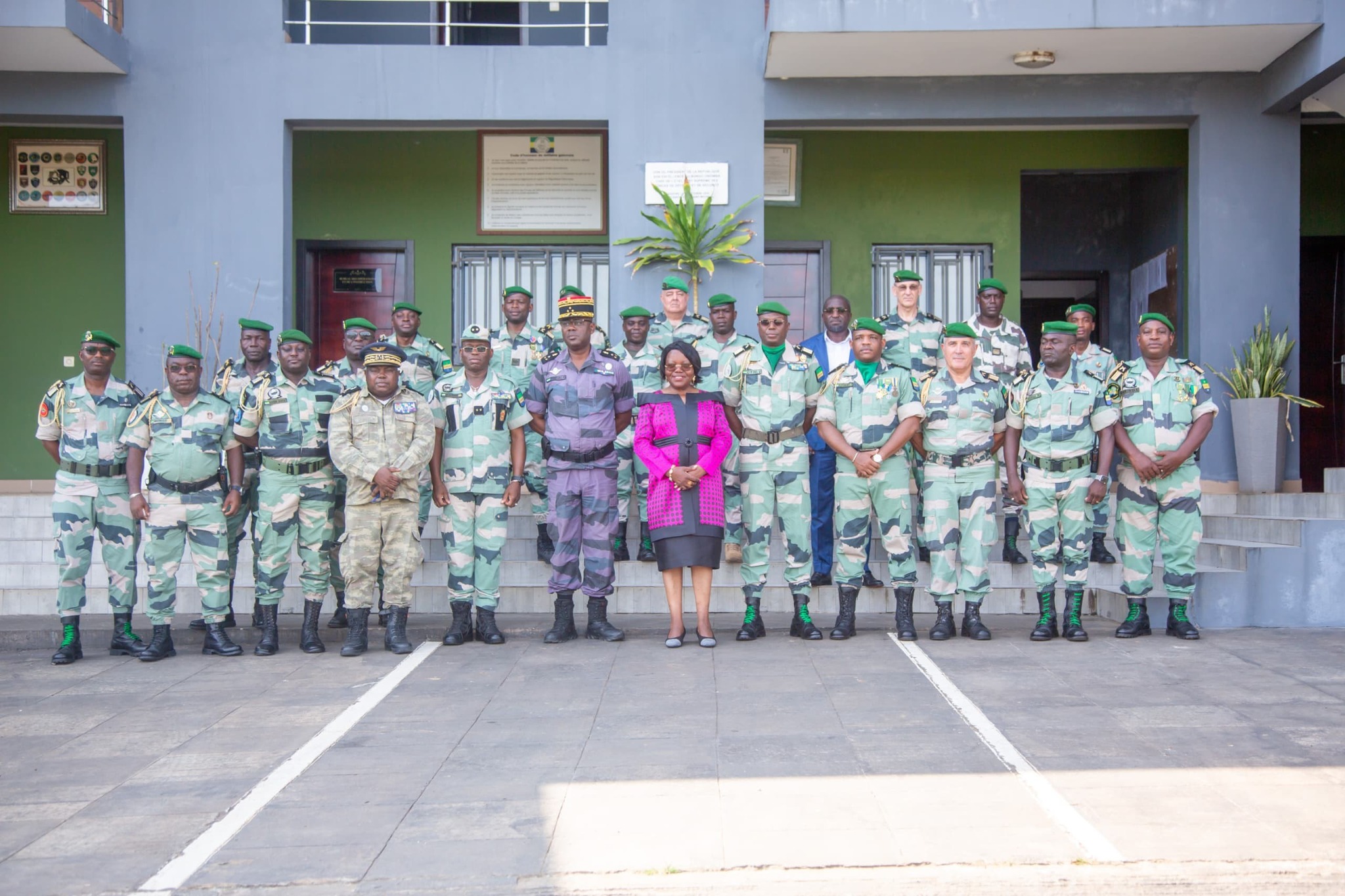 Visite du Ministre de la Défense Nationale dans les casernes