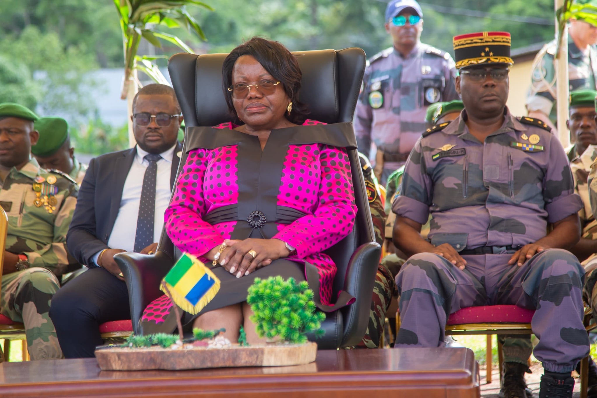 Visite du Ministre de la Défense Nationale dans les casernes