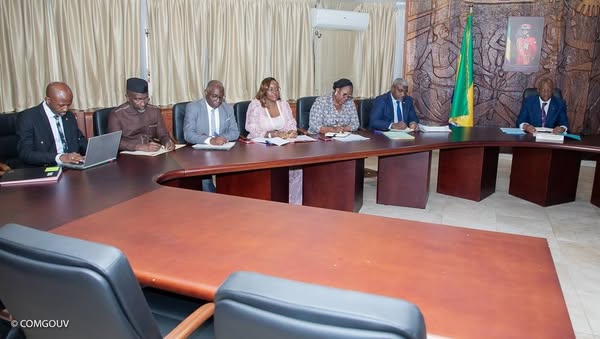 Réunion de cabinet autour du Vice Président du Gouvernement