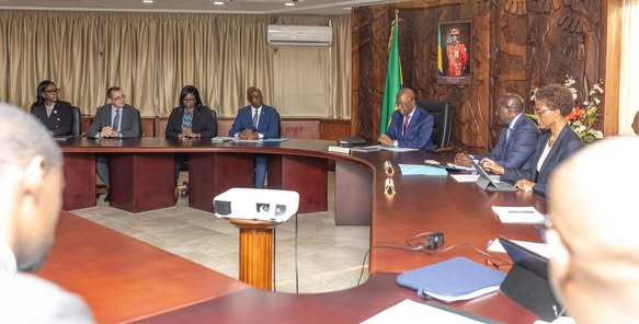 Le Vice-président du Gouvernement échange avec l’APEC autour du développement économique