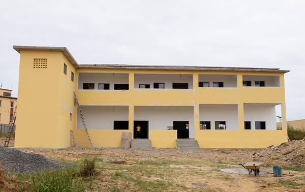 𝐔𝐍𝐈𝐕𝐄𝐑𝐒𝐈𝐓𝐄́ 𝐃𝐄𝐒 𝐒𝐂𝐈𝐄𝐍𝐂𝐄𝐒 𝐃𝐄 𝐋𝐀 𝐒𝐀𝐍𝐓𝐄́: 𝐁𝐀𝐑𝐑𝐎 𝐂𝐇𝐀𝐌𝐁𝐑𝐈𝐄𝐑 𝐒’𝐀𝐒𝐒𝐔𝐑𝐄 𝐃𝐄 𝐋’𝐀𝐕𝐀𝐍𝐂𝐄𝐌𝐄𝐍𝐓 𝐃𝐄𝐒 𝐓𝐑𝐀𝐕𝐀𝐔𝐗