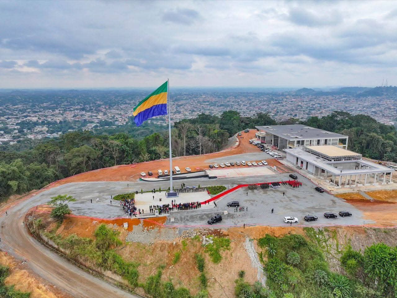 Inauguration d’un drapeau géant sur le site du Mont Bouet
