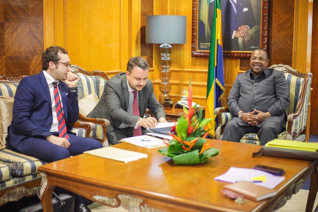 Développement de l’écotourisme au Gabon : le Premier ministre reçoit des hommes d’affaires anglais