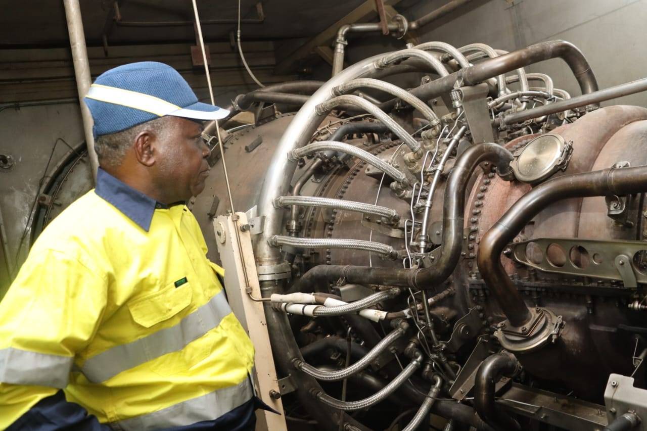 𝐕isite d’inspection du ministre de l’accès universel à l’eau et à l’Énergie sur le site de la centrale flottante KPS à Alenakiri