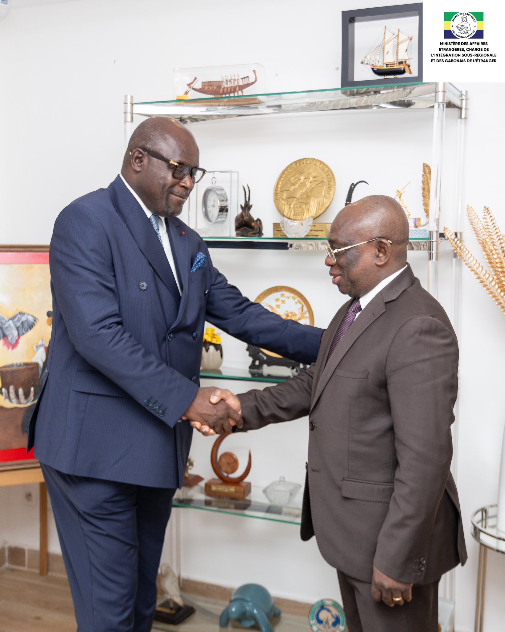 M. Michel Régis ONANGA M. NDIAYE, Ministre des Affaires Étrangères et de la Coopération, Chargé de l’Intégration et de la Diaspora, a eu une série de rencontres bilatérales :