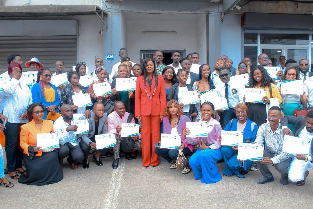 𝐄entrepreneuriat lauréats du grand prix «oser mon projet»reçoivent leurs attestations