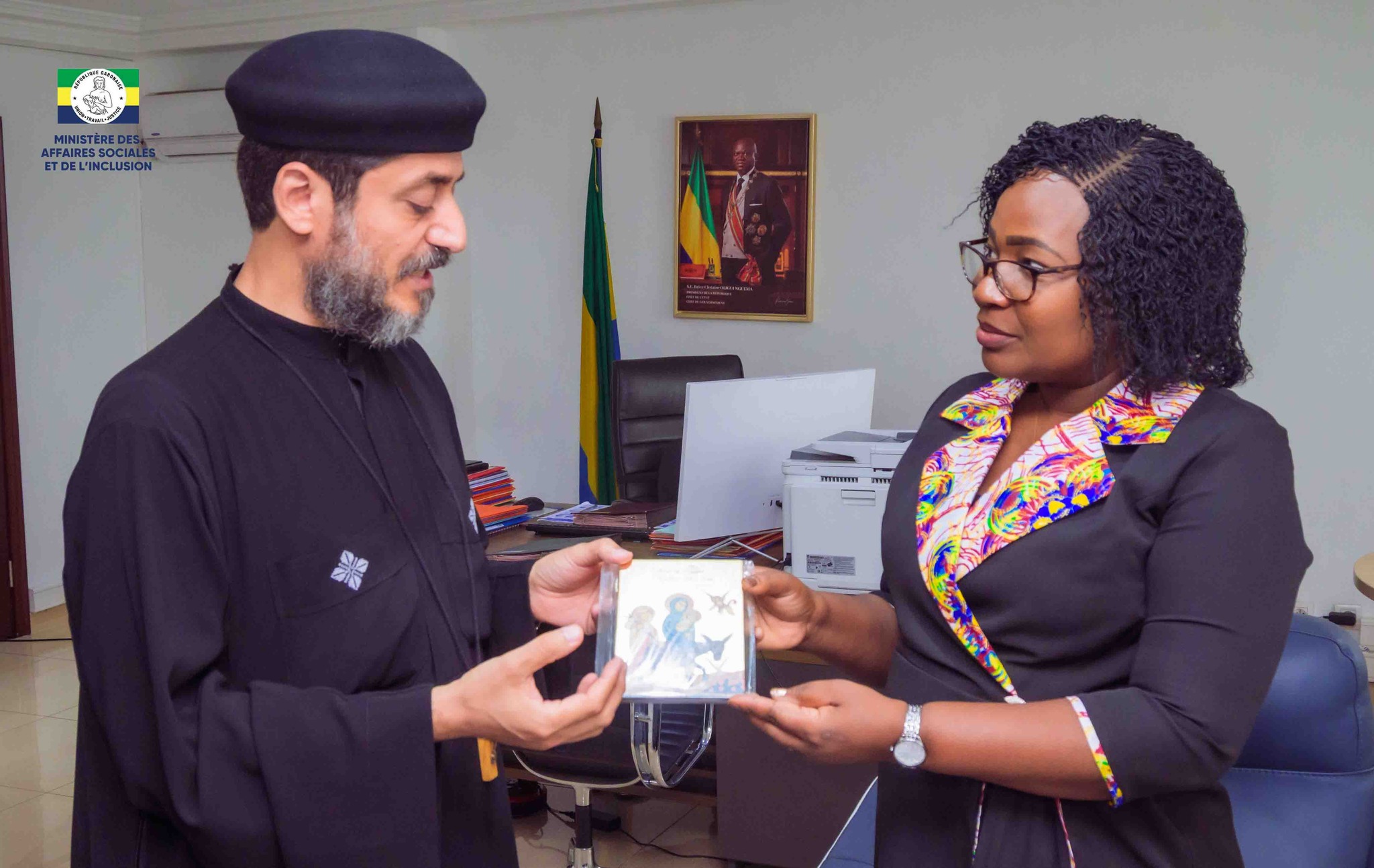 Religion : Le représentant de l’Église Copte Orthodoxe au Gabon reçu par le Ministre des Affaires Sociales et de l’Inclusion