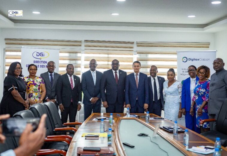 Projet SIGFIP : Des agents du Impôts édifiés.