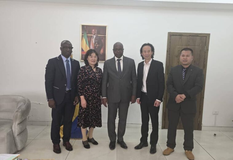 Le Ministère du Logement explore un partenariat stratégique avec le Groupe FUHUANG pour la construction en acier massif