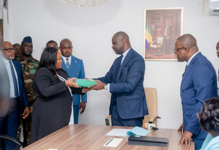 Cérémonie de passation de charges au ministère de l’Éducation nationale