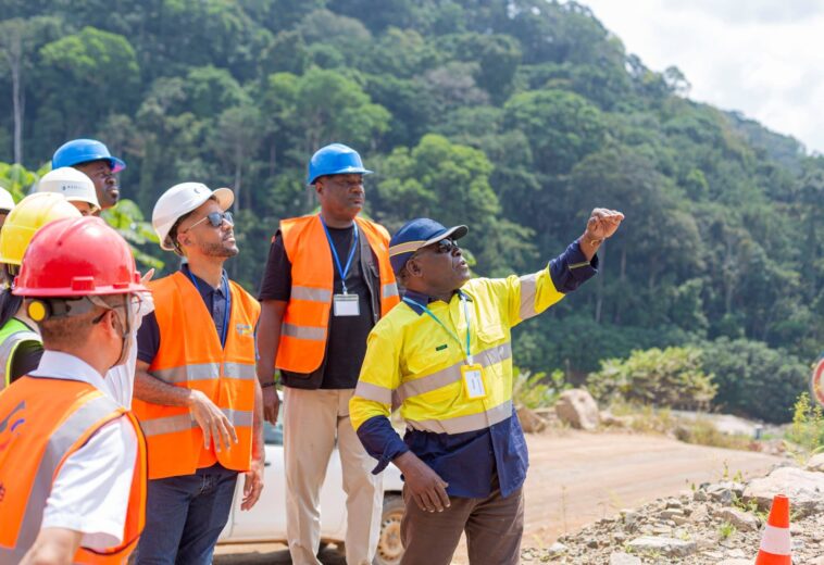 Suivi des projets structurants : Visite de terrain du Ministre de l’Accès Universel à l’Eau et à l’Énergie sur le site de Kinguélé Aval