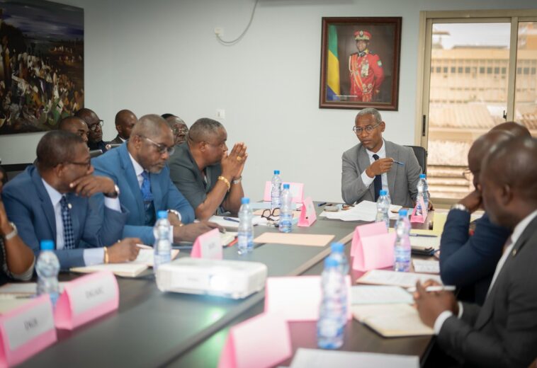 Jeunesse et Sports : Le Ministre Paul Ulrich Kessany présente la feuille de route présidentielle aux Directions Générales