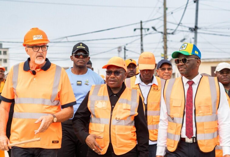 Infrastructures urbaines : Le Ministre Edgard MOUKOUMBI inspecte le chantier d’envergure d’Akimidjogoni