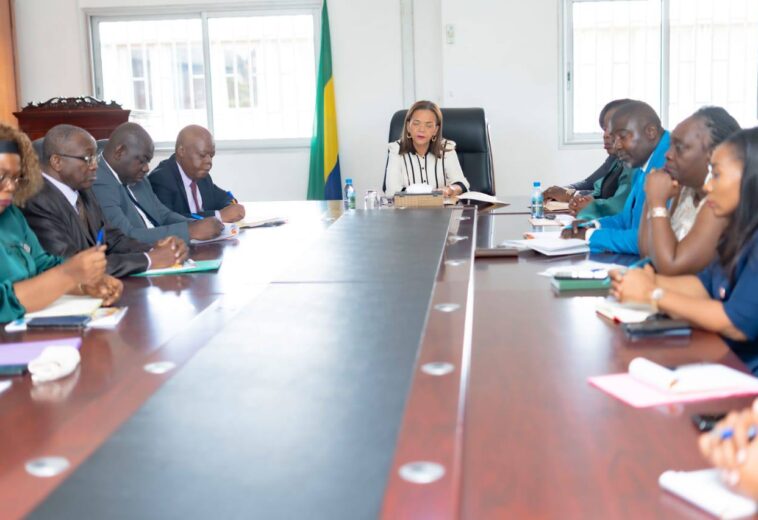 Santé Publique : Le Ministre apaise les tensions au CNTS par le dialogue