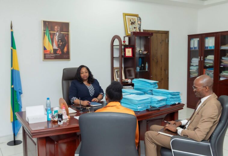 𝐋𝐄 𝐌𝐈𝐍𝐈𝐒𝐓È𝐑𝐄 𝐃𝐄 𝐋’É𝐃𝐔𝐂𝐀𝐓𝐈𝐎𝐍 𝐒𝐈𝐆𝐍𝐄 𝐔𝐍 𝐏𝐑𝐎𝐓𝐎𝐂𝐎𝐋𝐄 𝐃’𝐀𝐂𝐂𝐎𝐑𝐃 𝐀𝐕𝐄𝐂 𝐋𝐄𝐒 𝐏𝐀𝐑𝐓𝐄𝐍𝐀𝐈𝐑𝐄𝐒 𝐒𝐎𝐂𝐈𝐀𝐔𝐗 𝐀𝐅𝐈𝐍 𝐃𝐄 𝐒𝐔𝐒𝐏𝐄𝐍𝐃𝐑𝐄 𝐎𝐅𝐅𝐈𝐂𝐈𝐄𝐋𝐋𝐄𝐌𝐄𝐍𝐓 𝐋𝐀 𝐆𝐑È𝐕𝐄