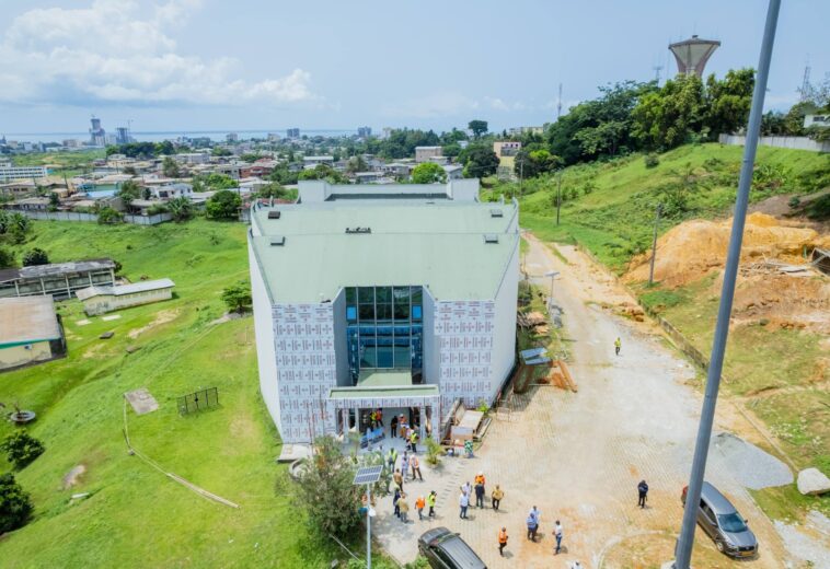 Avancement des travaux de l’auditorium de l’Université Omar Bongo (UOB)