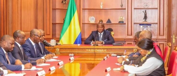 RÉFORME DES FINANCES PUBLIQUES : LE PRÉSIDENT BRICE CLOTAIRE OLIGUI NGUEMA TIENT UN CONSEIL DE CABINET AVEC LES RÉGIES FINANCIÈRES