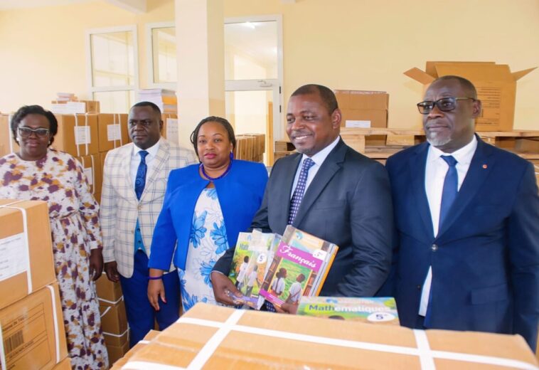 ÉDUCATION : 39 470 MANUELS SCOLAIRES DISTRIBUÉS AUX ÉLÈVES DE 5e DANS L’ESTUAIRE